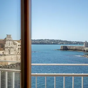 ortigia-seafront-apartment-by-wonderful-italy.sicilyhotelsitaly.net/